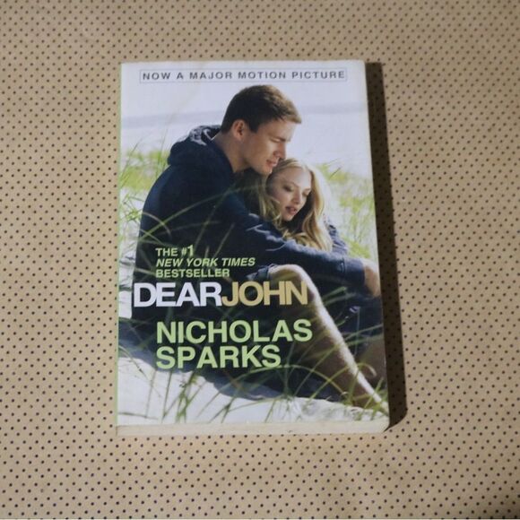 Nicholas Sparks Dear John Book - Picture 1 of 1
